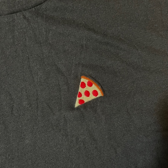Victoria’s Secret PINK relaxed fit t-shirt with pizza embroidery - Picture 3 of 6